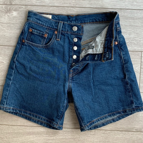 Levi’s 501 Shorts! Size 24 - Picture 2 of 3